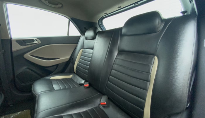 2014 Hyundai Elite i20 SPORTZ 1.2, Petrol, Manual, 62,262 km, Right Side Door Cabin View