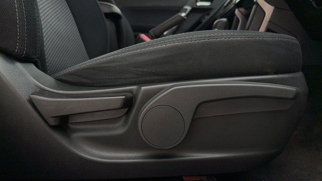 2017 Subaru Forester 2.5i-l, Automatic, 101094 km, Drivers Side Adjustment Panel