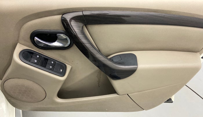2014 Nissan Terrano XV PREMIUM 110 PS DEISEL, Diesel, Manual, 86,787 km, Driver Side Door Panels Control