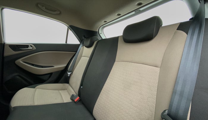 2016 Hyundai Elite i20 ASTA 1.2 (O), Petrol, Manual, 34,230 km, Right Side Rear Door Cabin