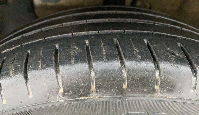 2016 Hyundai Elite i20 ASTA 1.2 (O), Petrol, Manual, 34,230 km, Left front tyre - Minor crack