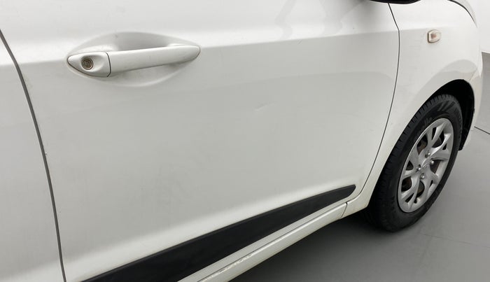 2017 Hyundai Grand i10 MAGNA 1.2 KAPPA VTVT, Petrol, Manual, 60,637 km, Driver-side door - Slightly dented