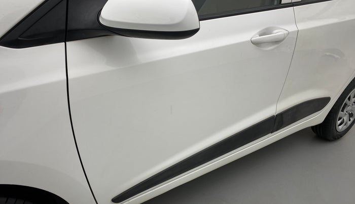 2017 Hyundai Grand i10 MAGNA 1.2 KAPPA VTVT, Petrol, Manual, 60,637 km, Front passenger door - Slightly dented