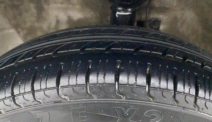 2016 Maruti Wagon R 1.0 LXI, Petrol, Manual, 25,881 km, Left Front Tyre Tread