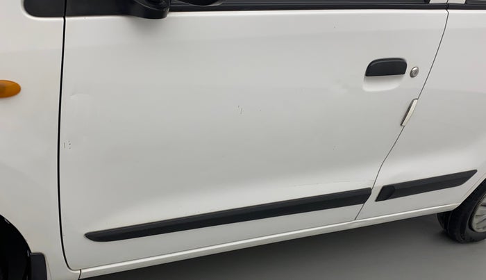 2016 Maruti Wagon R 1.0 LXI, Petrol, Manual, 25,881 km, Front passenger door - Minor scratches