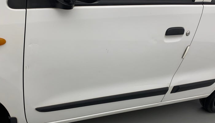 2016 Maruti Wagon R 1.0 LXI, Petrol, Manual, 25,881 km, Front passenger door - Slightly dented