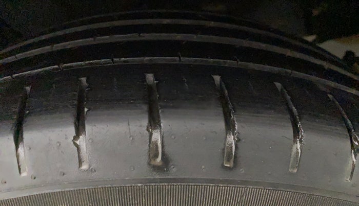 2019 Maruti Baleno ALPHA PETROL 1.2, Petrol, Manual, 56,557 km, Right Front Tyre Tread