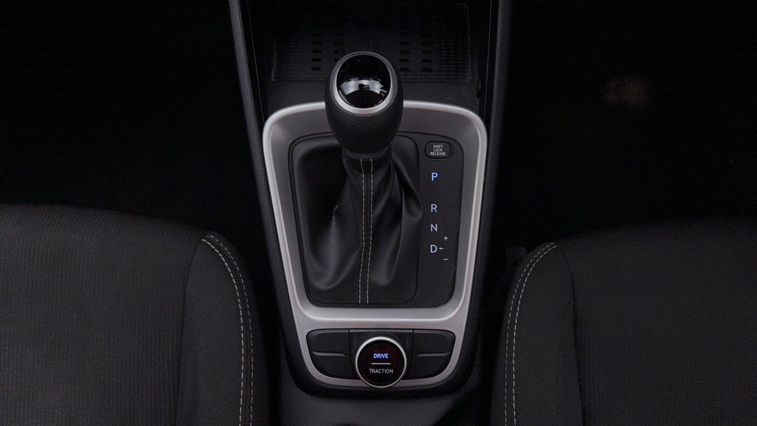 2023 Hyundai Venue Venue, Automatic, 72707 km, Gear Lever 