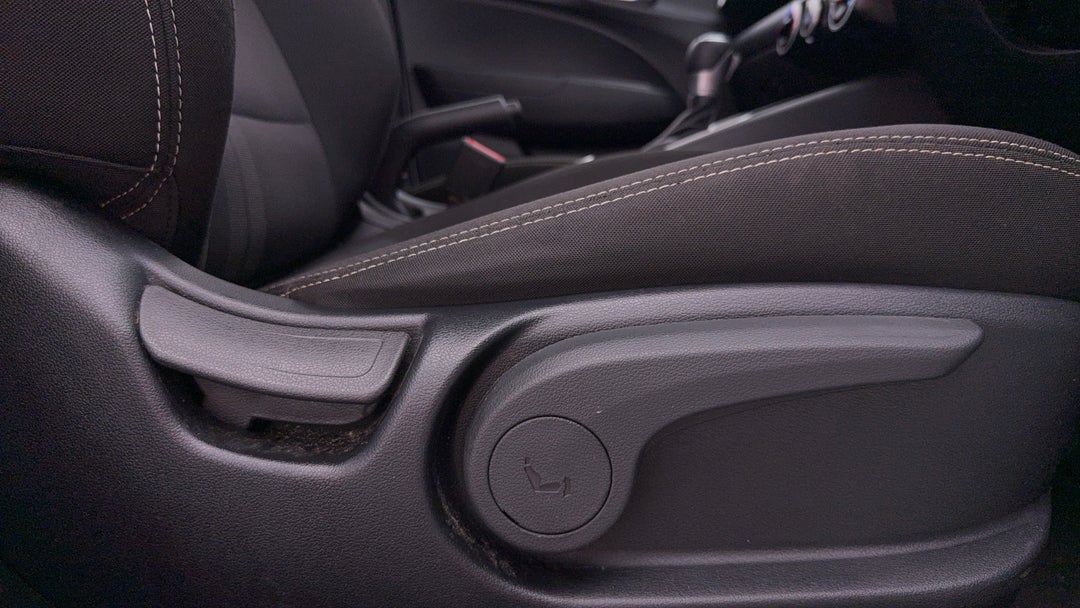 2023 Hyundai Venue Venue, Automatic, 72707 km, Drivers Side Adjustment Panel