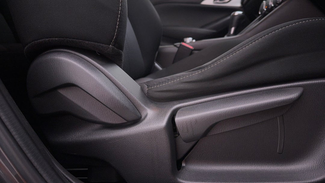 2019 Mazda CX-3 Maxx Sport (FWD), Automatic, 64767 km, Drivers Side Adjustment Panel