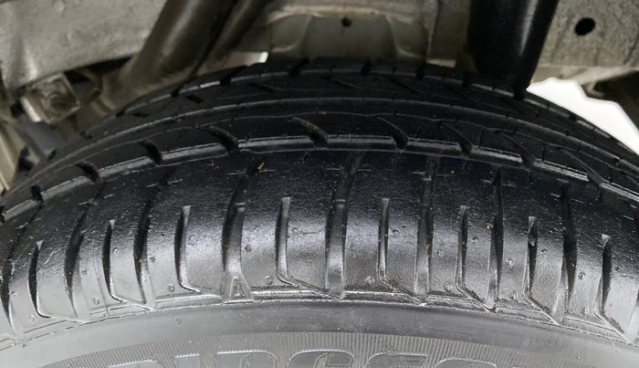 2018 Mahindra KUV 100 NXT K6+ P 6 STR, Petrol, Manual, 22,986 km, Left Rear Tyre Tread