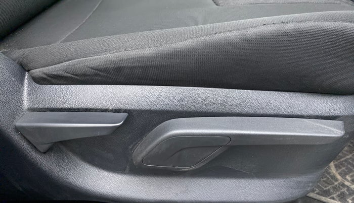 2018 Mahindra KUV 100 NXT K6+ P 6 STR, Petrol, Manual, 22,986 km, Driver Side Adjustment Panel