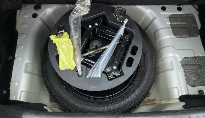 2018 Mahindra KUV 100 NXT K6+ P 6 STR, Petrol, Manual, 22,986 km, Spare Tyre