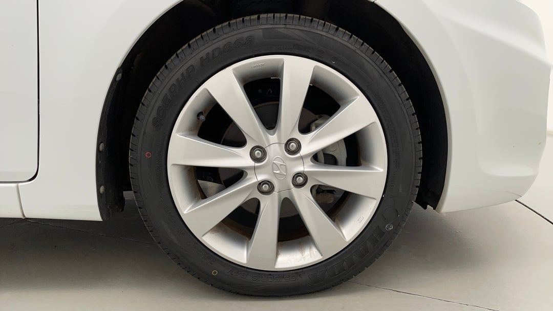 2019 Hyundai Accent Sport, Automatic, 27074 km, Right Front Wheel