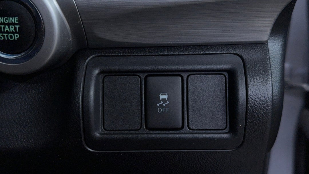 2017 Toyota Camry Atara S, Automatic, 115034 km, Utility Switches/Buttons