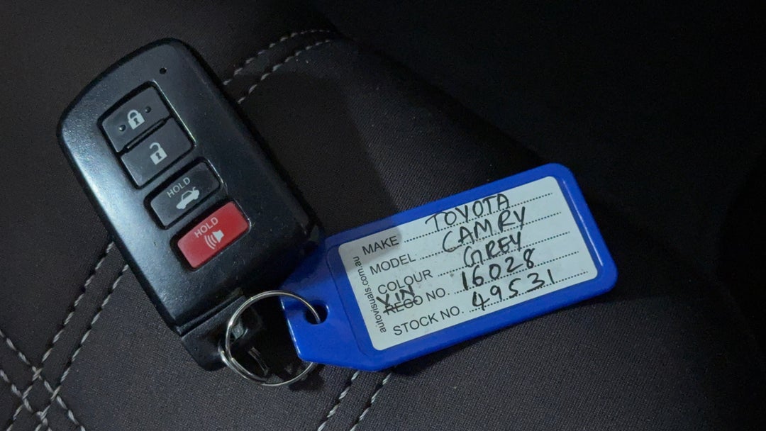 2017 Toyota Camry Atara S, Automatic, 115034 km, Key Close-up