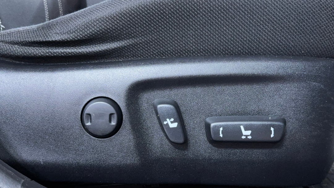 2017 Toyota Camry Atara S, Automatic, 115034 km, Drivers Side Adjustment Panel