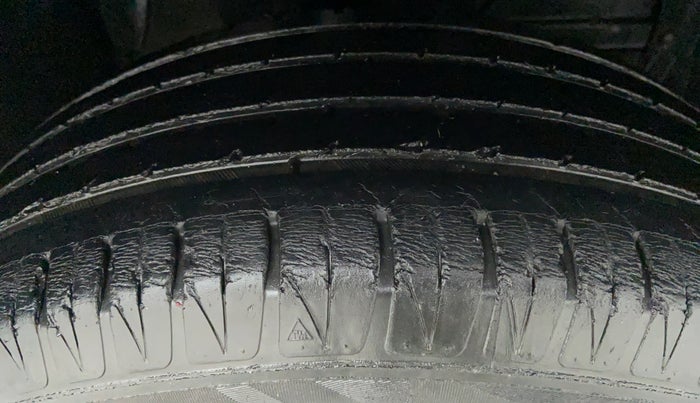 2016 Maruti Vitara Brezza ZDI PLUS DUAL TONE, Diesel, Manual, 31,164 km, Right Front Tyre Tread
