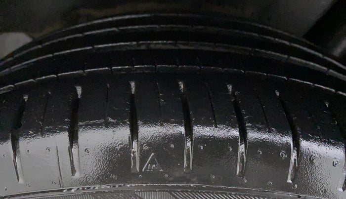 2017 Maruti Ciaz ALPHA 1.4 VVT, Petrol, Manual, 20,043 km, Right Rear Tyre Tread