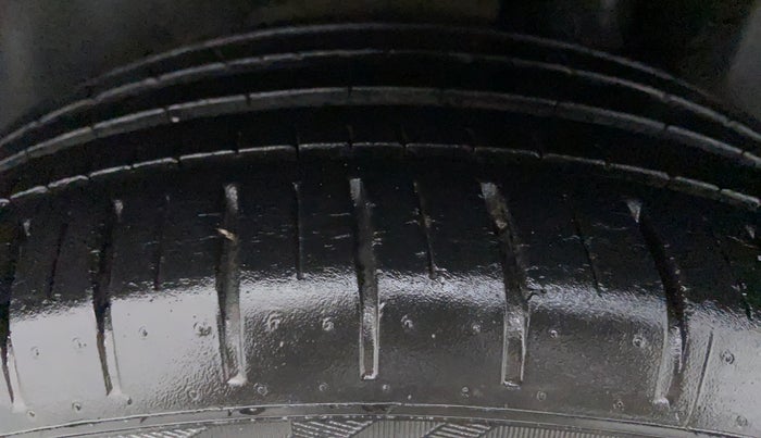 2017 Maruti Ciaz ALPHA 1.4 VVT, Petrol, Manual, 20,043 km, Left Front Tyre Tread