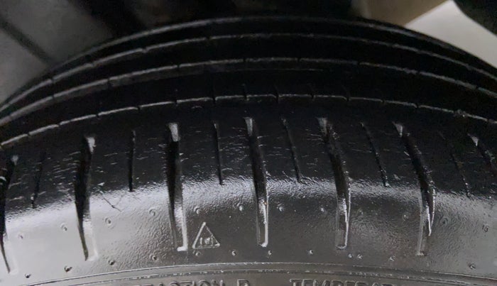 2017 Maruti Ciaz ALPHA 1.4 VVT, Petrol, Manual, 20,043 km, Left Rear Tyre Tread
