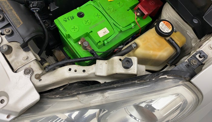 2014 Maruti Ritz VDI Elate Limited Edition, Diesel, Manual, 75,072 km, Left headlight - Clamp has minor damage