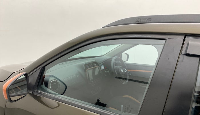 2020 Renault Kwid CLIMBER 1.0 AMT (O), Petrol, Automatic, 9,676 km, Front passenger door - Door visor damaged