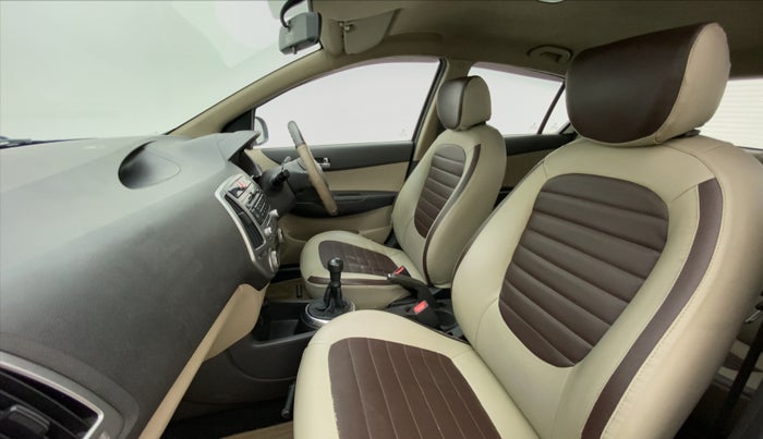 2014 Hyundai i20 MAGNA O 1.2, Petrol, Manual, 52,661 km, Right Side Front Door Cabin