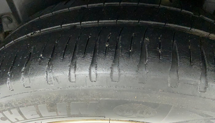 2014 Maruti Ertiga ZDI, Diesel, Manual, 93,611 km, Left Rear Tyre Tread