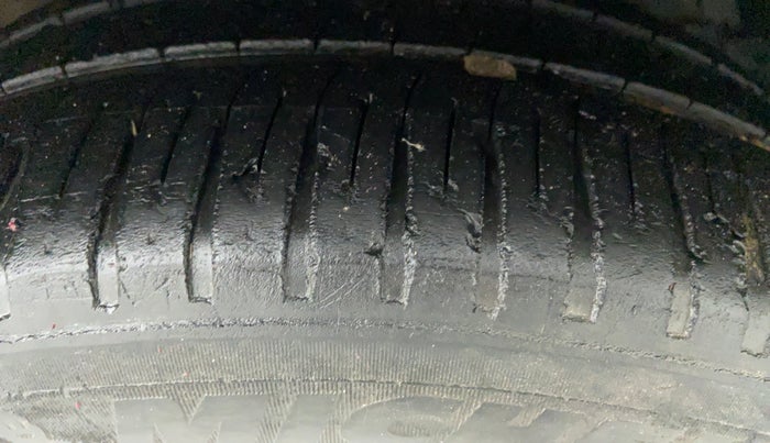 2014 Maruti Ertiga ZDI, Diesel, Manual, 93,611 km, Right Front Tyre Tread