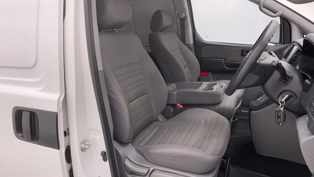 2018 Hyundai Iload 3s Liftback, Automatic, 142829 km, Right Side Front Door Cabin View