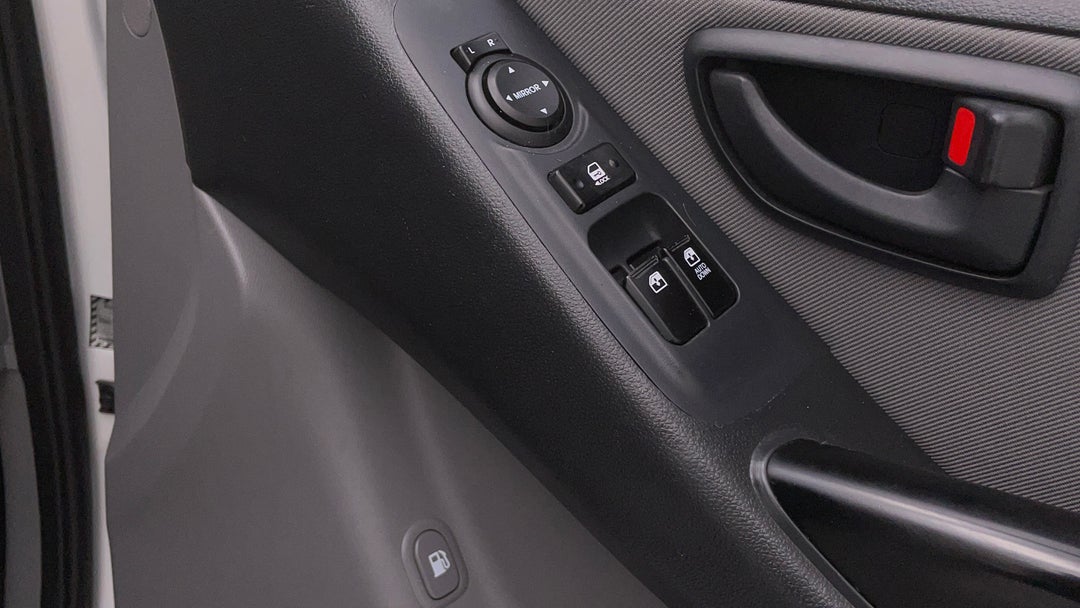 2018 Hyundai Iload 3s Liftback, Automatic, 142829 km, Drivers Side Door Panel Controls