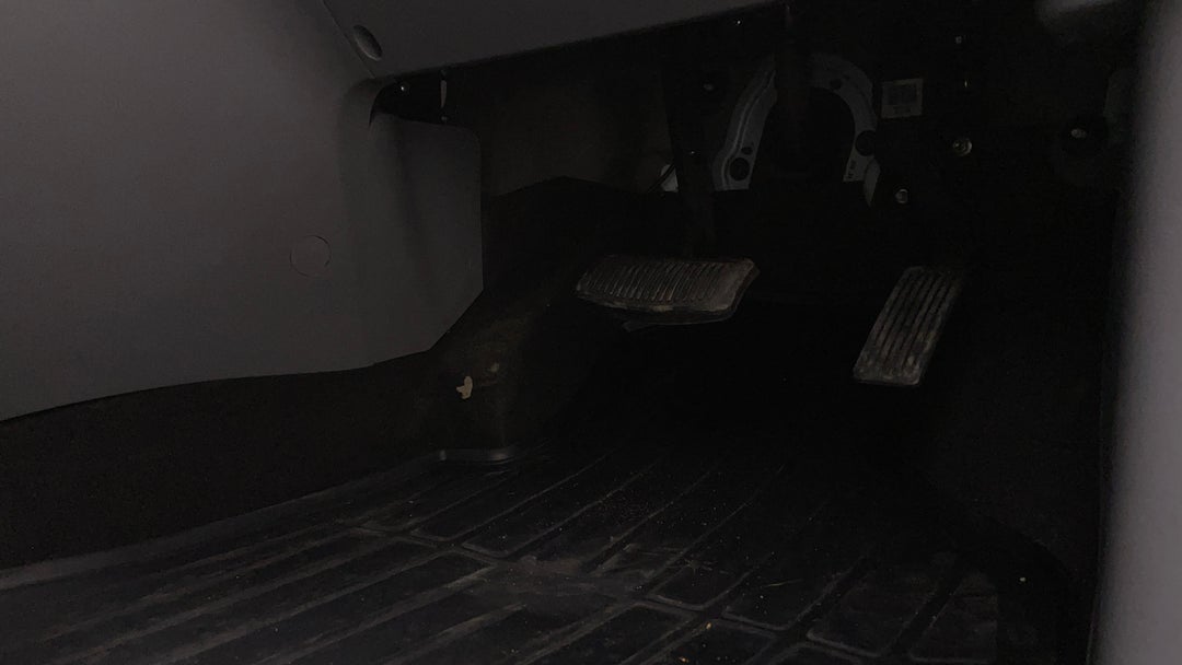 2018 Hyundai Iload 3s Liftback, Automatic, 142829 km, Pedals and Footmat