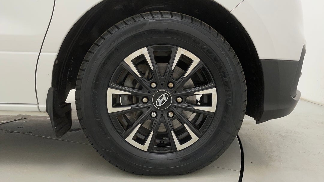 2018 Hyundai Iload 3s Liftback, Automatic, 142829 km, Right Front Wheel