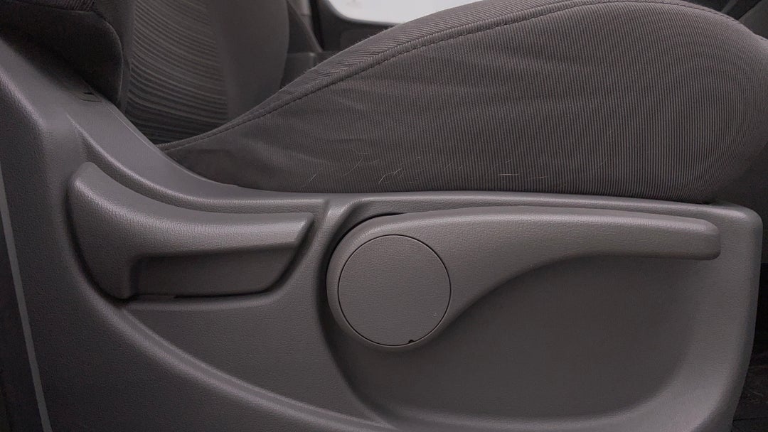 2018 Hyundai Iload 3s Liftback, Automatic, 142829 km, Drivers Side Adjustment Panel