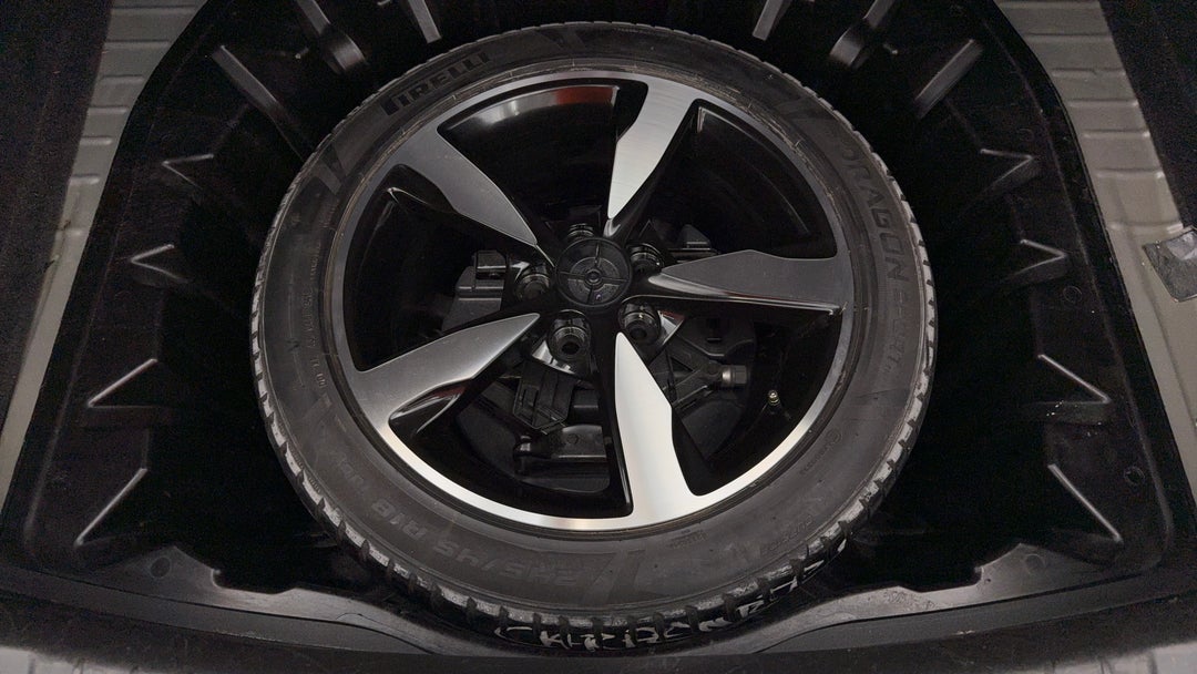 2016 Holden Commodore Sv6 Black Edition, Automatic, 144043 km, Spare Wheel