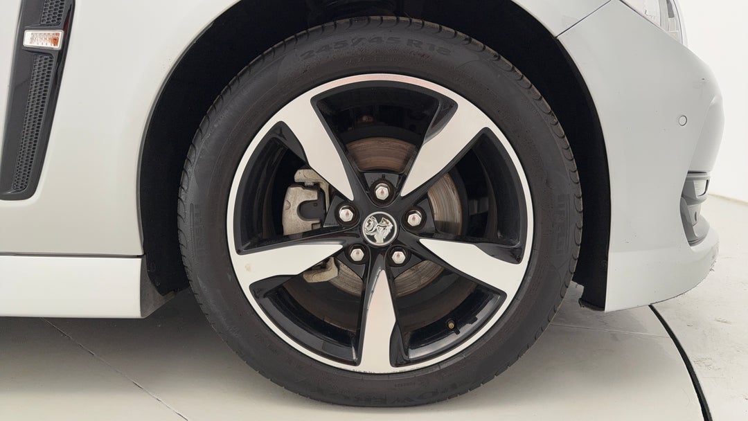 2016 Holden Commodore Sv6 Black Edition, Automatic, 144043 km, Right Front Wheel