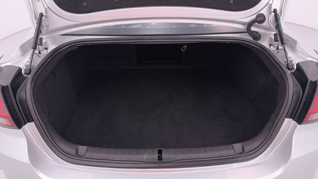 2016 Holden Commodore Sv6 Black Edition, Automatic, 144043 km, Boot Inside View