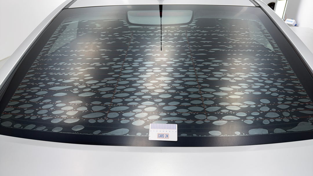 2016 Holden Commodore Sv6 Black Edition, Automatic, 144043 km, Windshield Rear Tinting bubbling