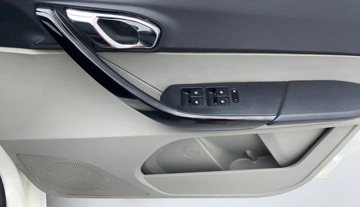 2016 Tata Tiago XZ 1.2 REVOTRON, Petrol, Manual, 77,348 km, Driver Side Door Panels Control