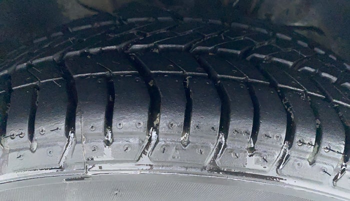 2016 Tata Tiago XZ 1.2 REVOTRON, Petrol, Manual, 77,348 km, Right Front Tyre Tread