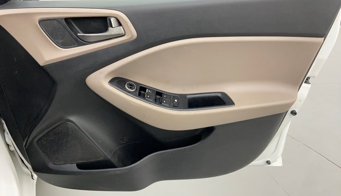 2015 Hyundai Elite i20 MAGNA 1.4 CRDI, Diesel, Manual, 54,237 km, Driver Side Door Panels Control