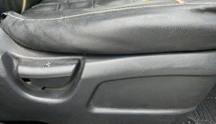 2015 Hyundai Elite i20 MAGNA 1.4 CRDI, Diesel, Manual, 54,237 km, Driver Side Adjustment Panel
