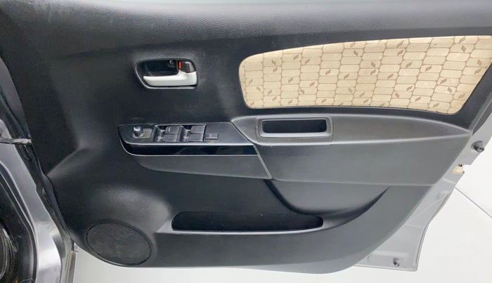 2017 Maruti Wagon R 1.0 VXI, Petrol, Manual, 37,621 km, Driver Side Door Panels Control