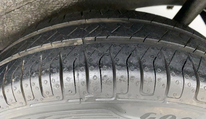 2017 Maruti Wagon R 1.0 VXI, Petrol, Manual, 37,621 km, Left Rear Tyre Tread