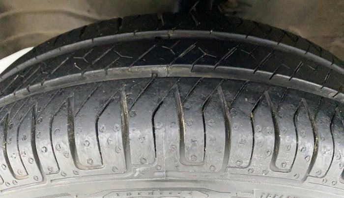 2017 Maruti Wagon R 1.0 VXI, Petrol, Manual, 37,621 km, Left Front Tyre Tread
