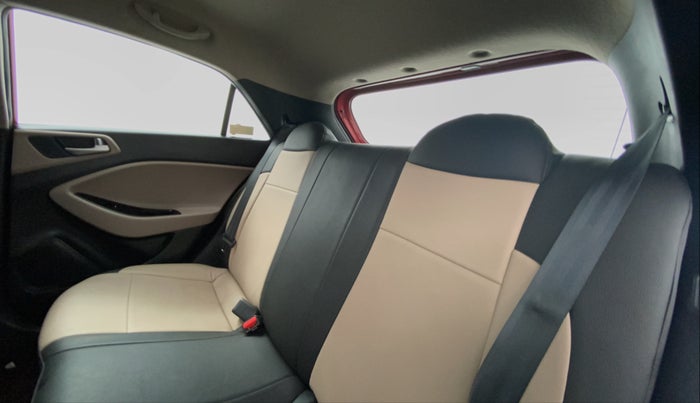 2018 Hyundai Elite i20 SPORTZ 1.2, Petrol, Manual, 26,796 km, Right Side Door Cabin View