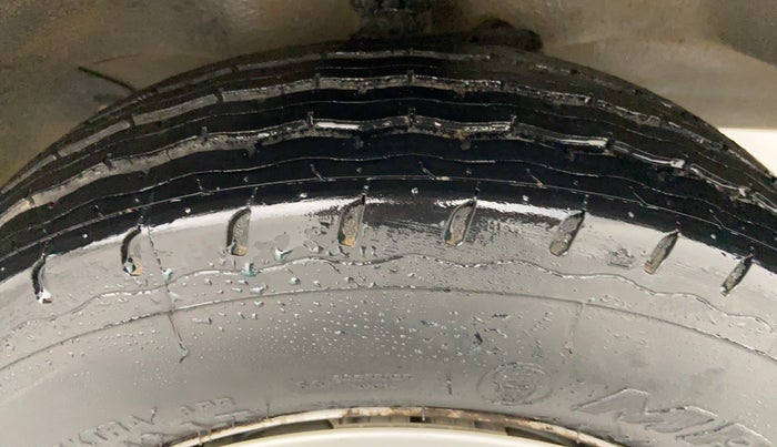 2019 Maruti Eeco 5 STR WITH AC PLUSHTR, Petrol, Manual, 27,304 km, Right Front Tyre Tread