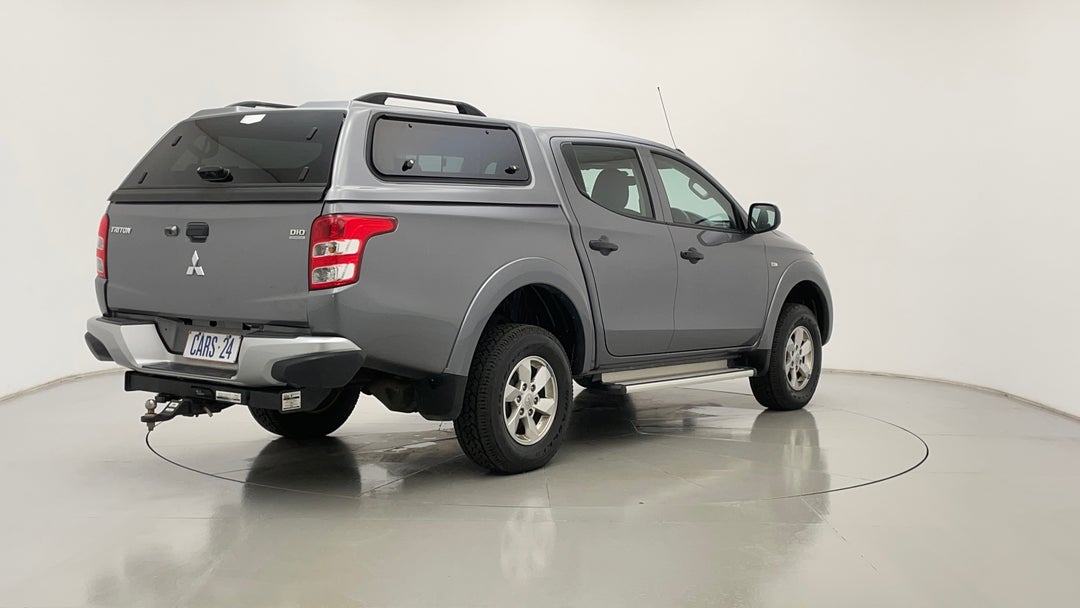 Right Back Diagonal (45- Degree) View