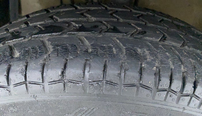 2015 Maruti Swift VDI ABS, Diesel, Manual, 49,764 km, Left Front Tyre Tread